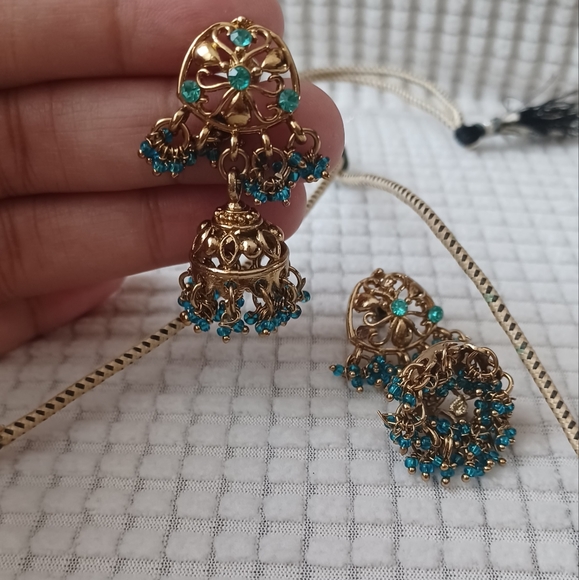 GOLD PLATED BLUE AND CHOKER NECKLACE SET - Picture 7 of 7